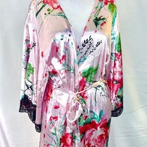 Vintage Pink Floral Satin Robe with 3/4 batwing black lace accented sleeves - S